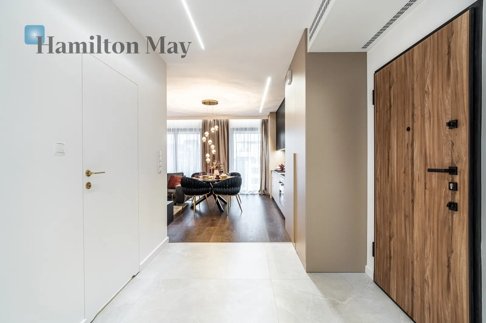 Luxury 4-Room Apartment with Panoramic Green Views - slider