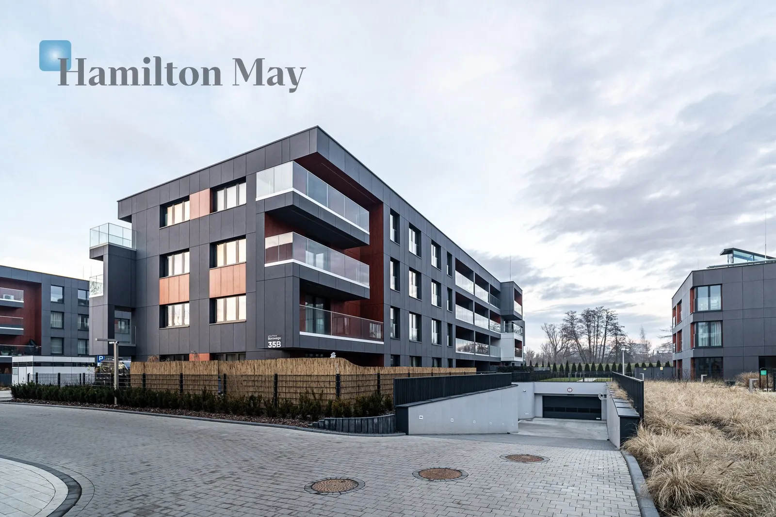 Luxury 4-Room Apartment with Panoramic Green Views - slider