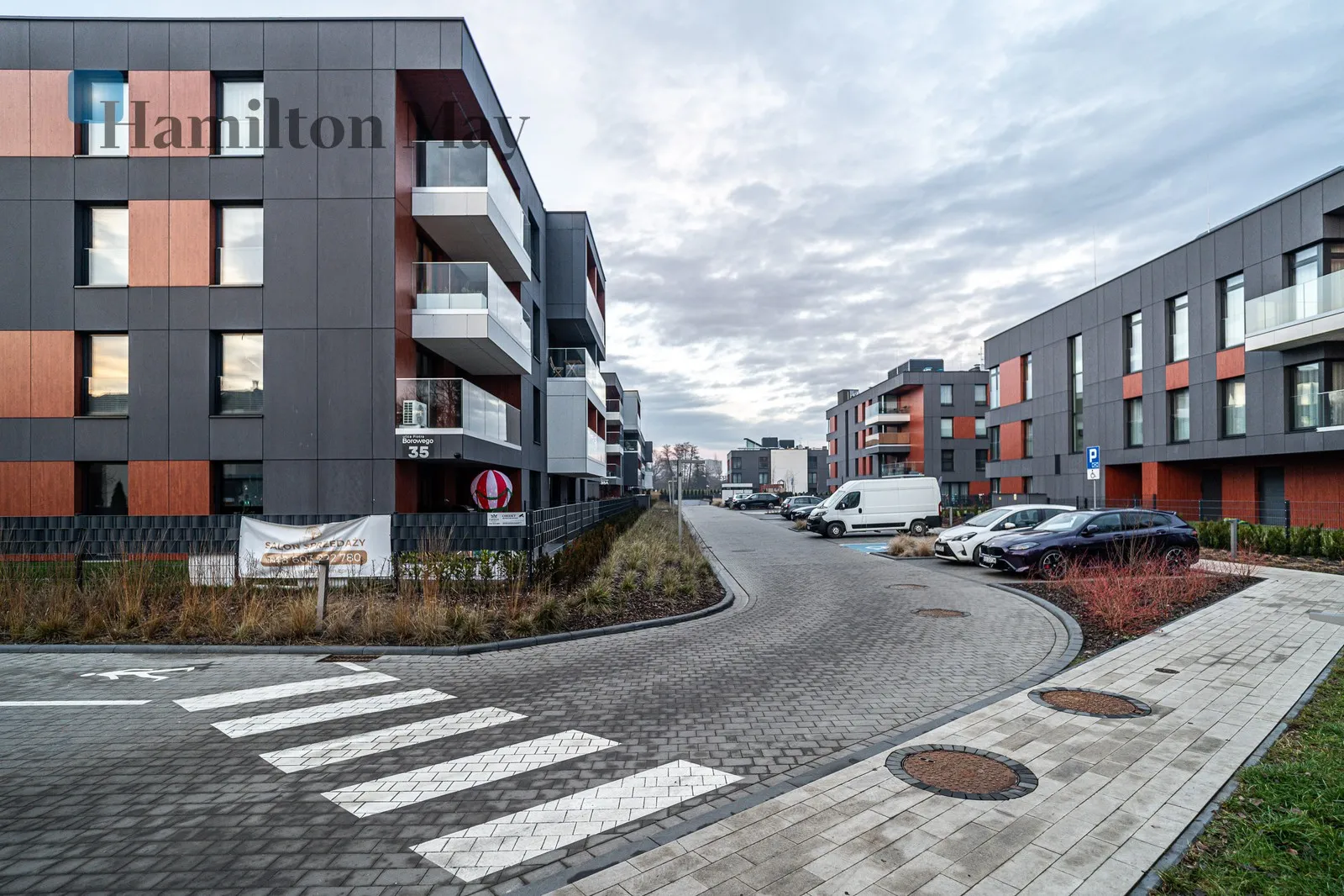 Elegancki apartament z loggią i widokiem na zieleń - slider