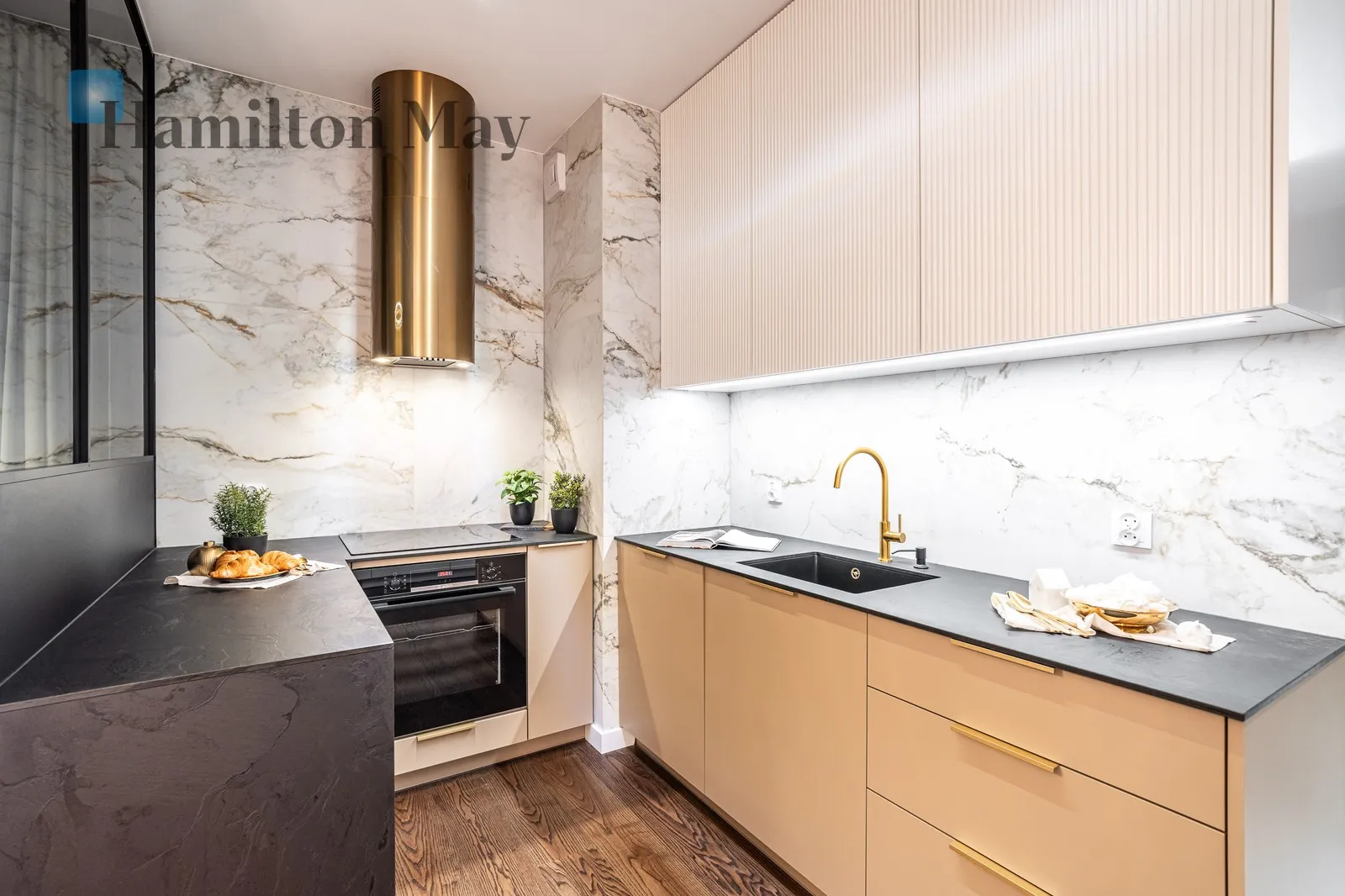 Elegancki apartament z loggią i widokiem na zieleń - slider