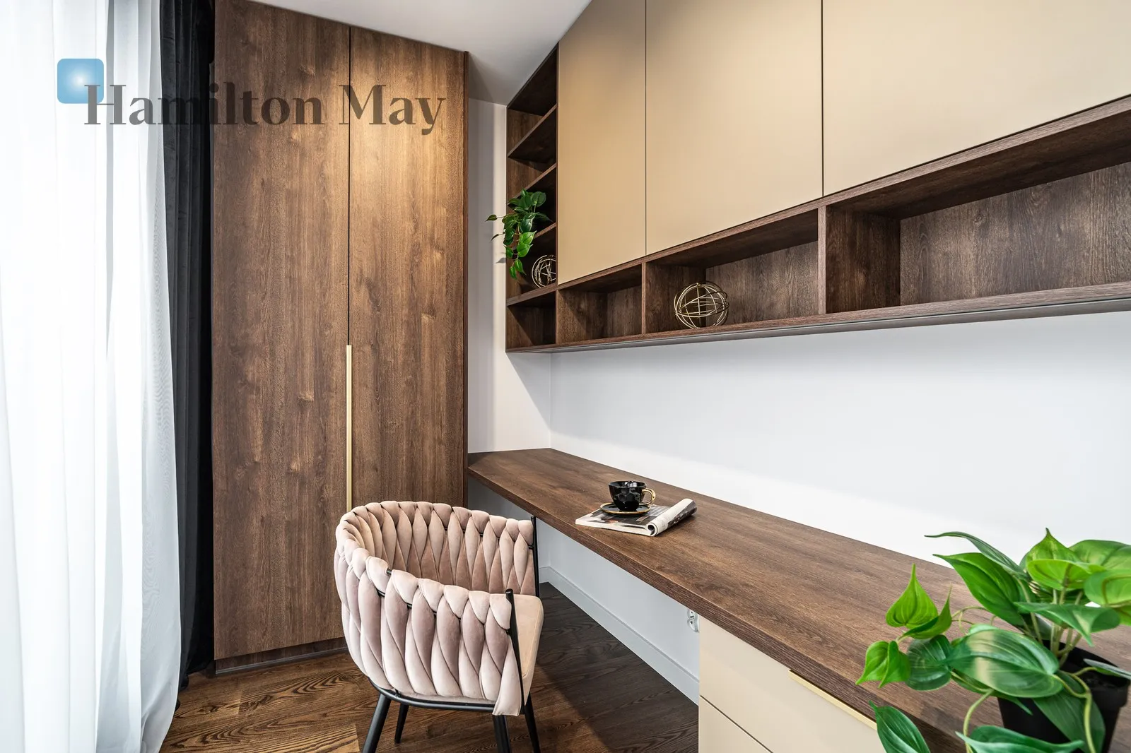 Elegancki apartament z loggią i widokiem na zieleń - slider