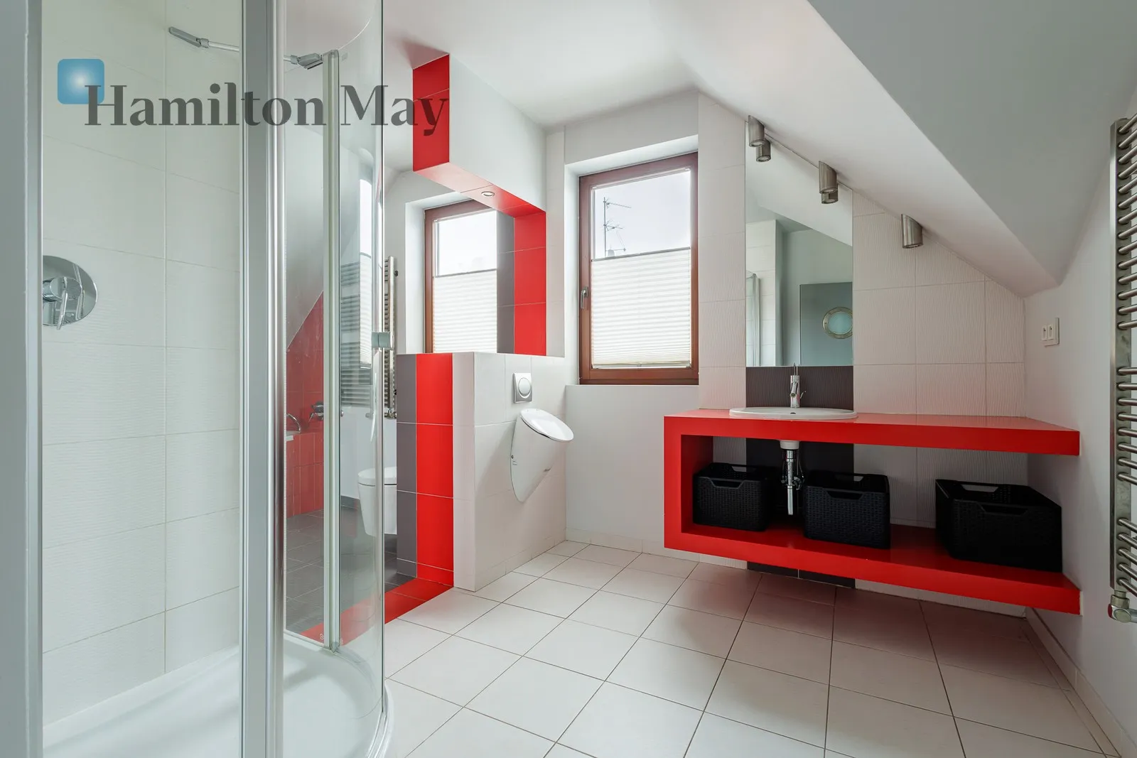 Region: Mokotów Subregion: Służew Distance to centre: 7.44 km Level: -9 Price: 14000 PLN Bedrooms: 3 Bathrooms: 3 - slider