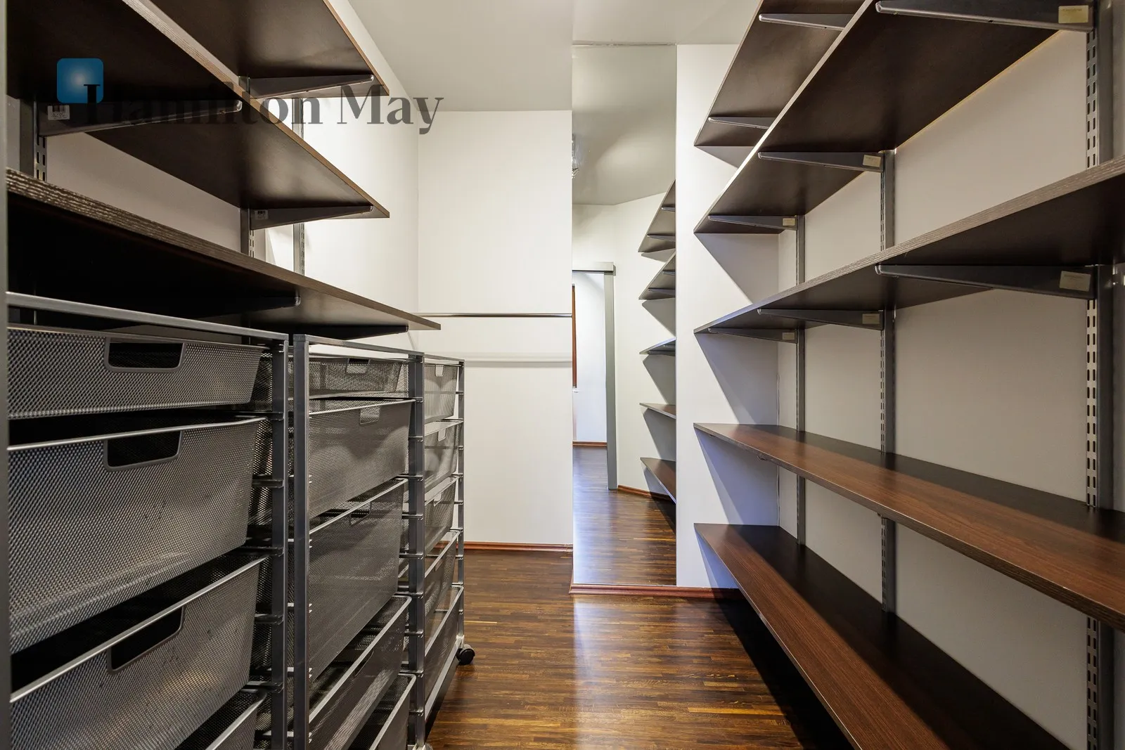 Distance to centre: 7.44 km Level: -9 Price: 14000 PLN Bedrooms: 3 Bathrooms: 3 Plot size: 450m2 Price/m2: 37 PLN - slider