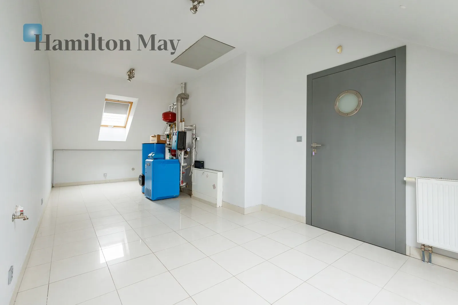 Level: -9 Price: 14000 PLN Bedrooms: 3 Bathrooms: 3 Plot size: 450m2 - slider