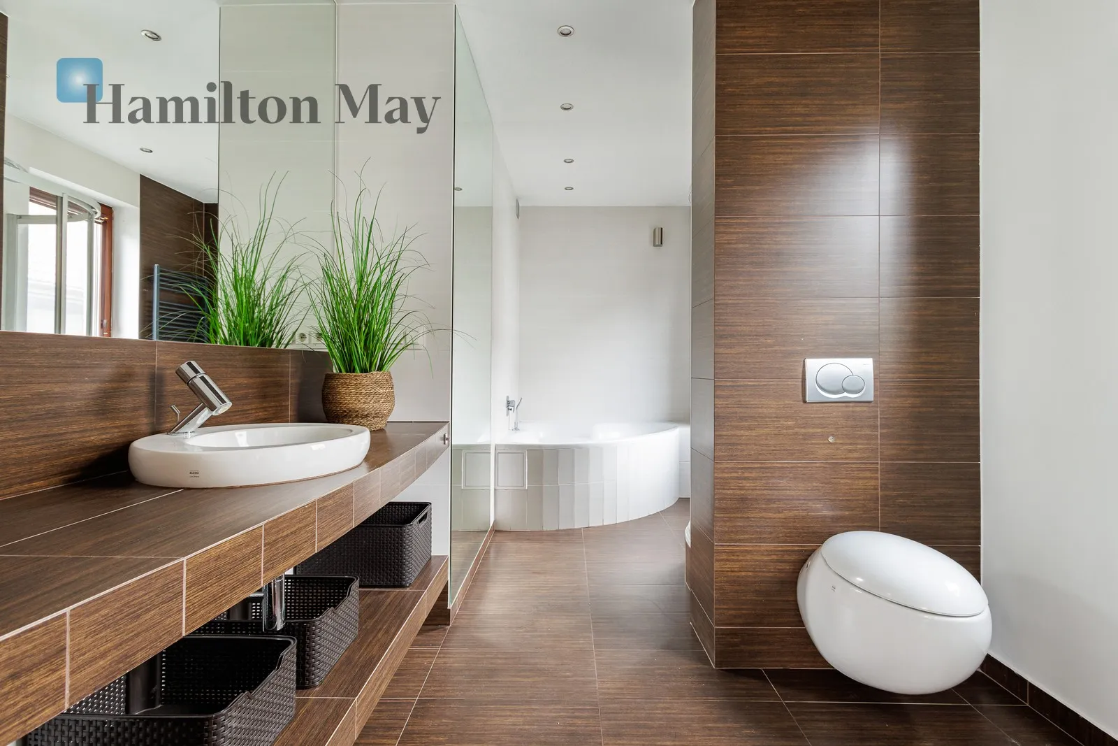 Region: Mokotów Subregion: Służew Distance to centre: 7.44 km Level: -9 Price: 14000 PLN Bedrooms: 3 Bathrooms: 3 Plot size: 450m2 - slider