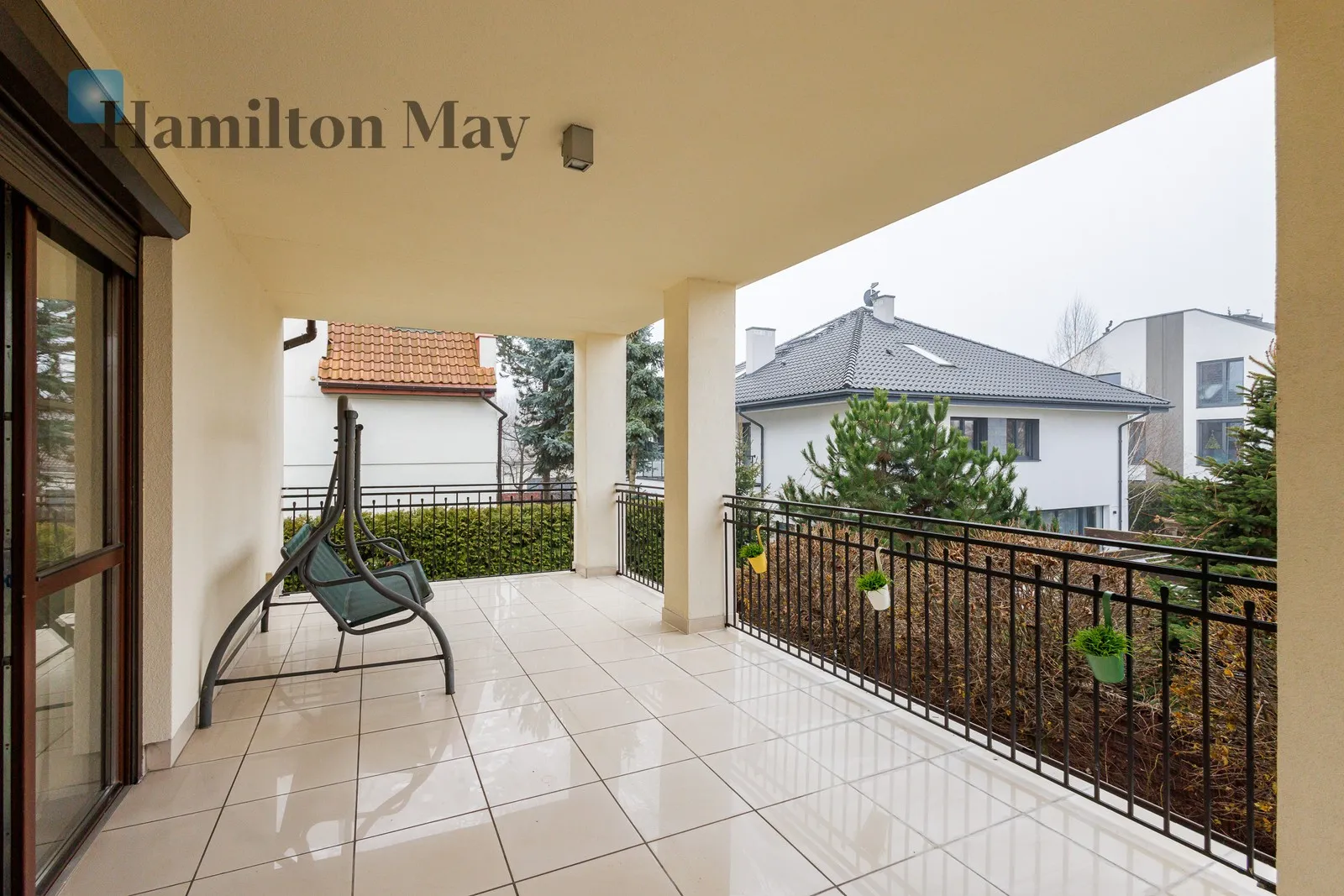 Subregion: Służew Distance to centre: 7.44 km Level: -9 Price: 14000 PLN Bedrooms: 3 Bathrooms: 3 - slider