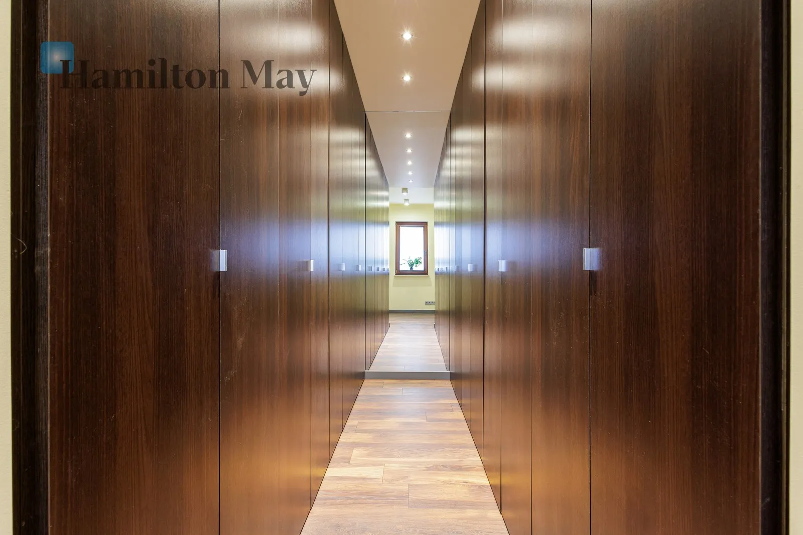 Region: Mokotów Subregion: Służew Distance to centre: 7.44 km Level: -9 Price: 14000 PLN Bedrooms: 3 - slider