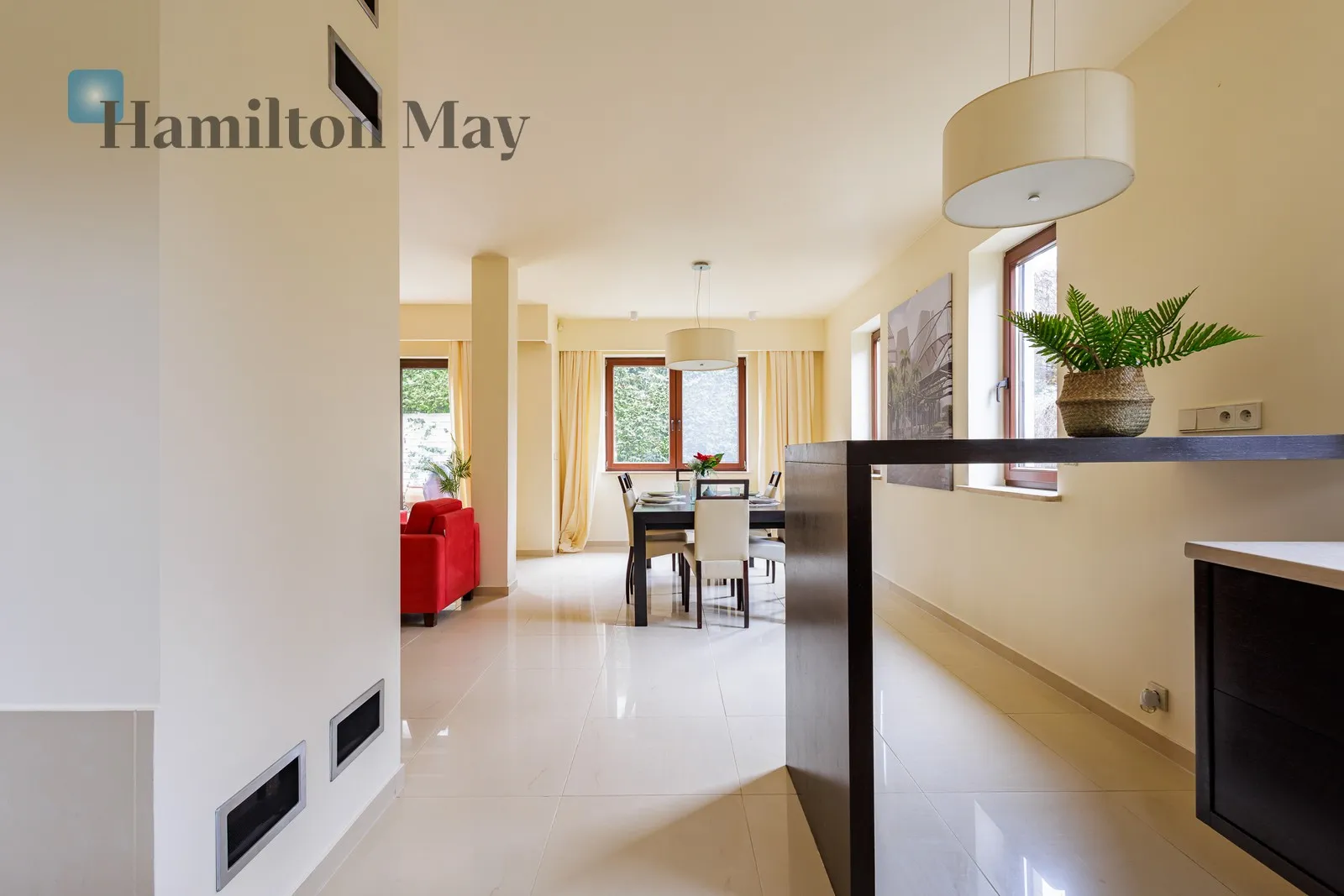 Street: Arbuzowa Region: Mokotów Subregion: Służew Distance to centre: 7.44 km Level: -9 Price: 14000 PLN Bedrooms: 3 Bathrooms: 3 Plot size: 450m2 - slider