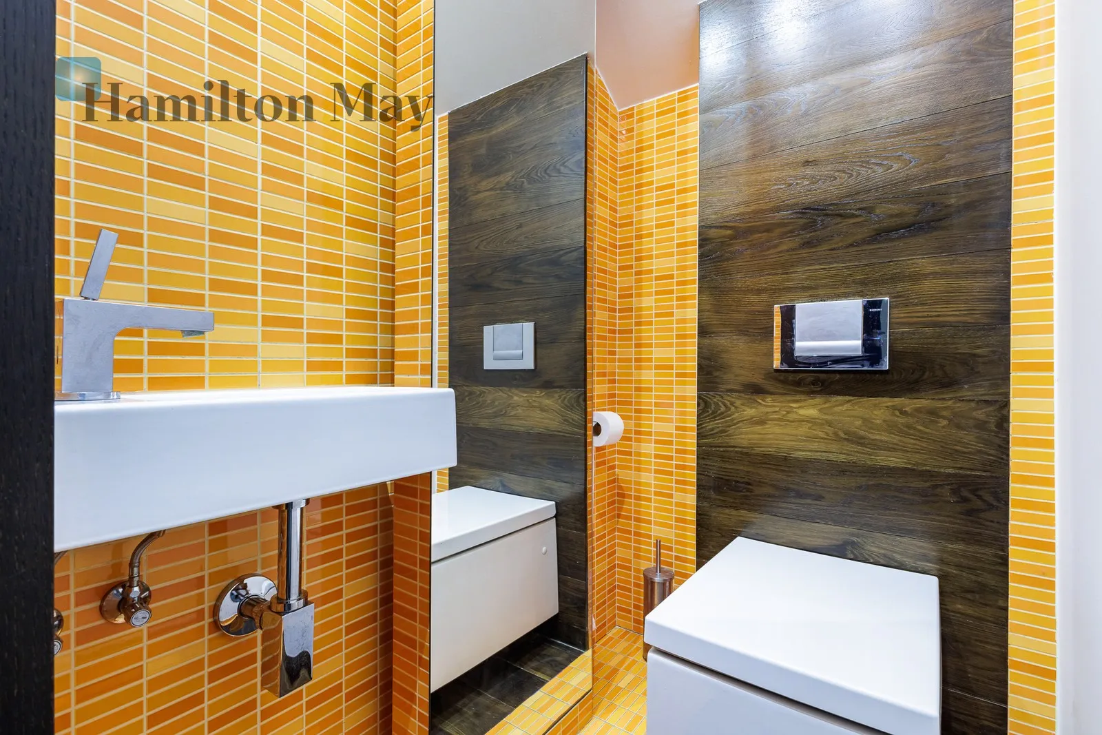 Distance to centre: 7.44 km Level: -9 Price: 14000 PLN Bedrooms: 3 Bathrooms: 3 Plot size: 450m2 - slider