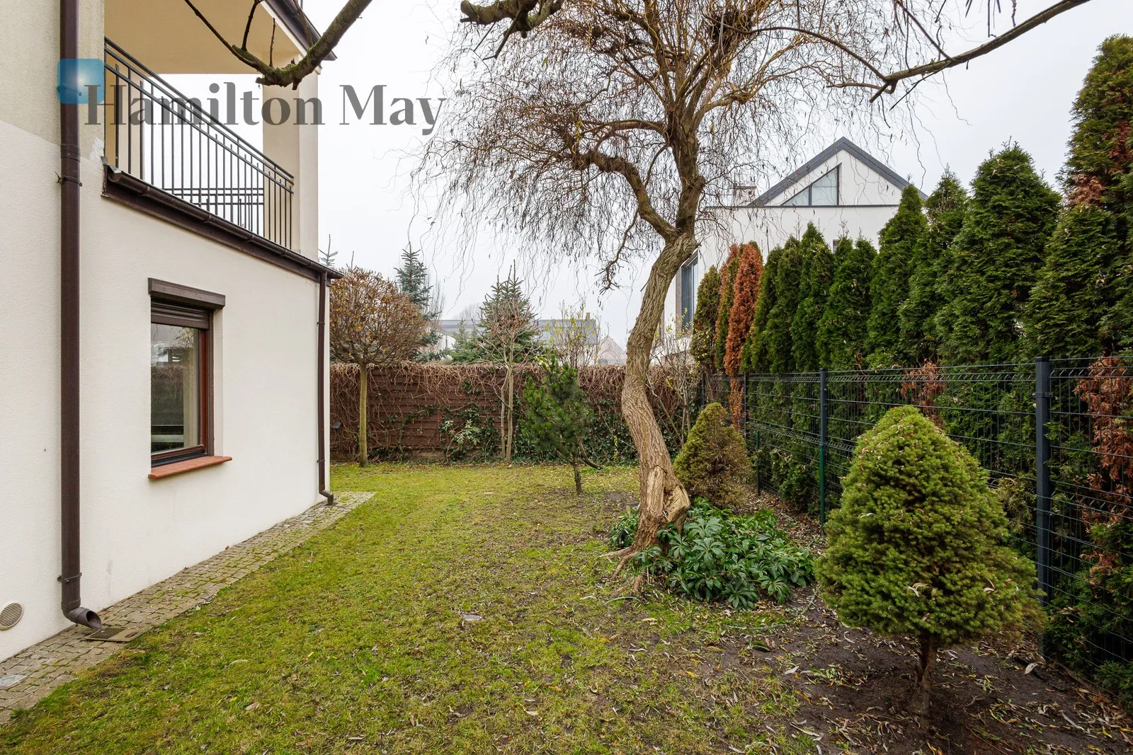 Distance to centre: 7.44 km Level: -9 Price: 14000 PLN Bedrooms: 3 Bathrooms: 3 - slider