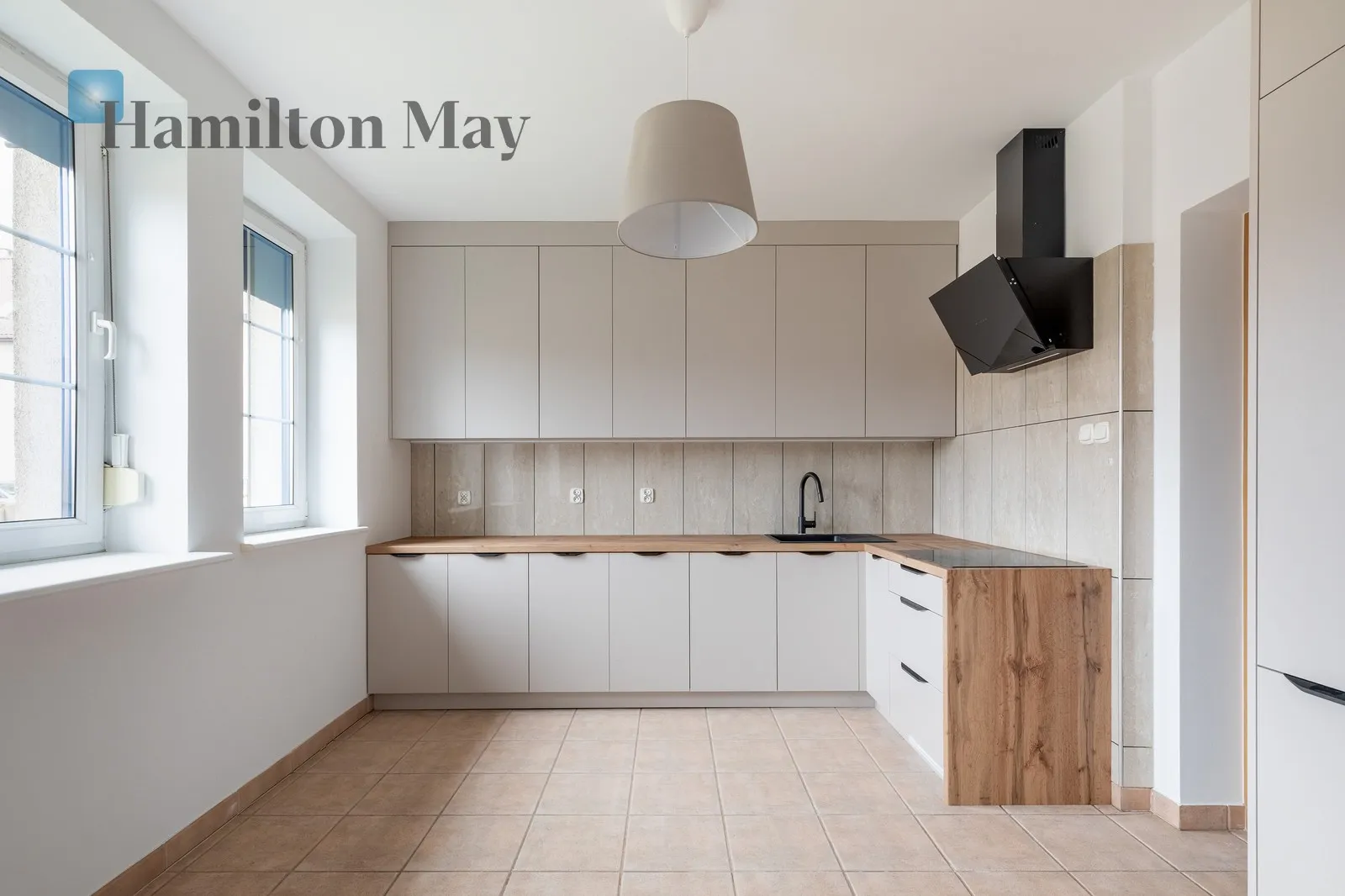 Street: Pasternik Region: Prądnik Biały Subregion: Bronowice Wielkie Distance to centre: 5.51 km Price: 8500 PLN Bedrooms: 4 Bathrooms: 2 Plot size: 1000m2 - slider