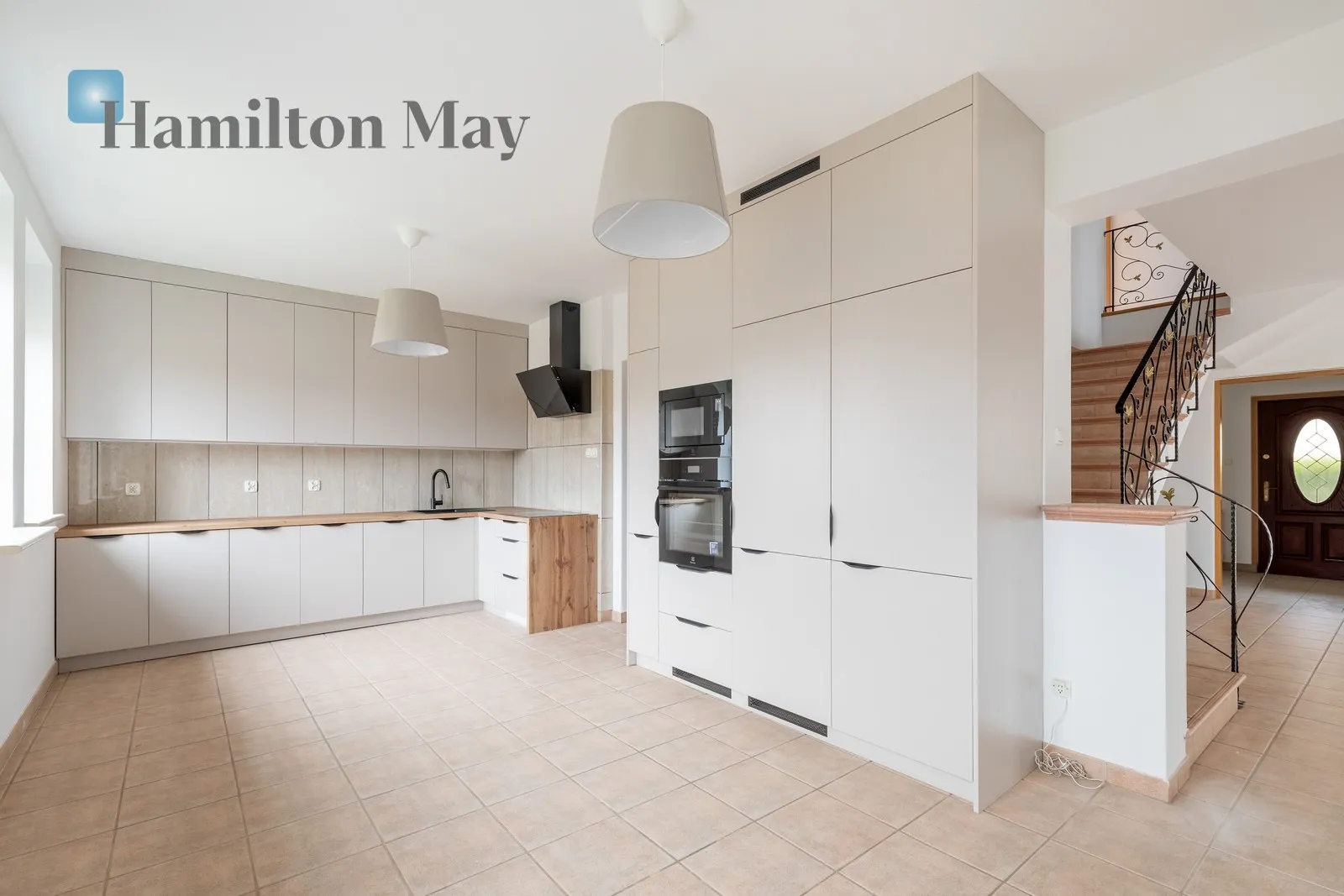 Region: Prądnik Biały Subregion: Bronowice Wielkie Distance to centre: 5.51 km Price: 8500 PLN Bedrooms: 4 Bathrooms: 2 Plot size: 1000m2 Price/m2: 49 PLN - slider