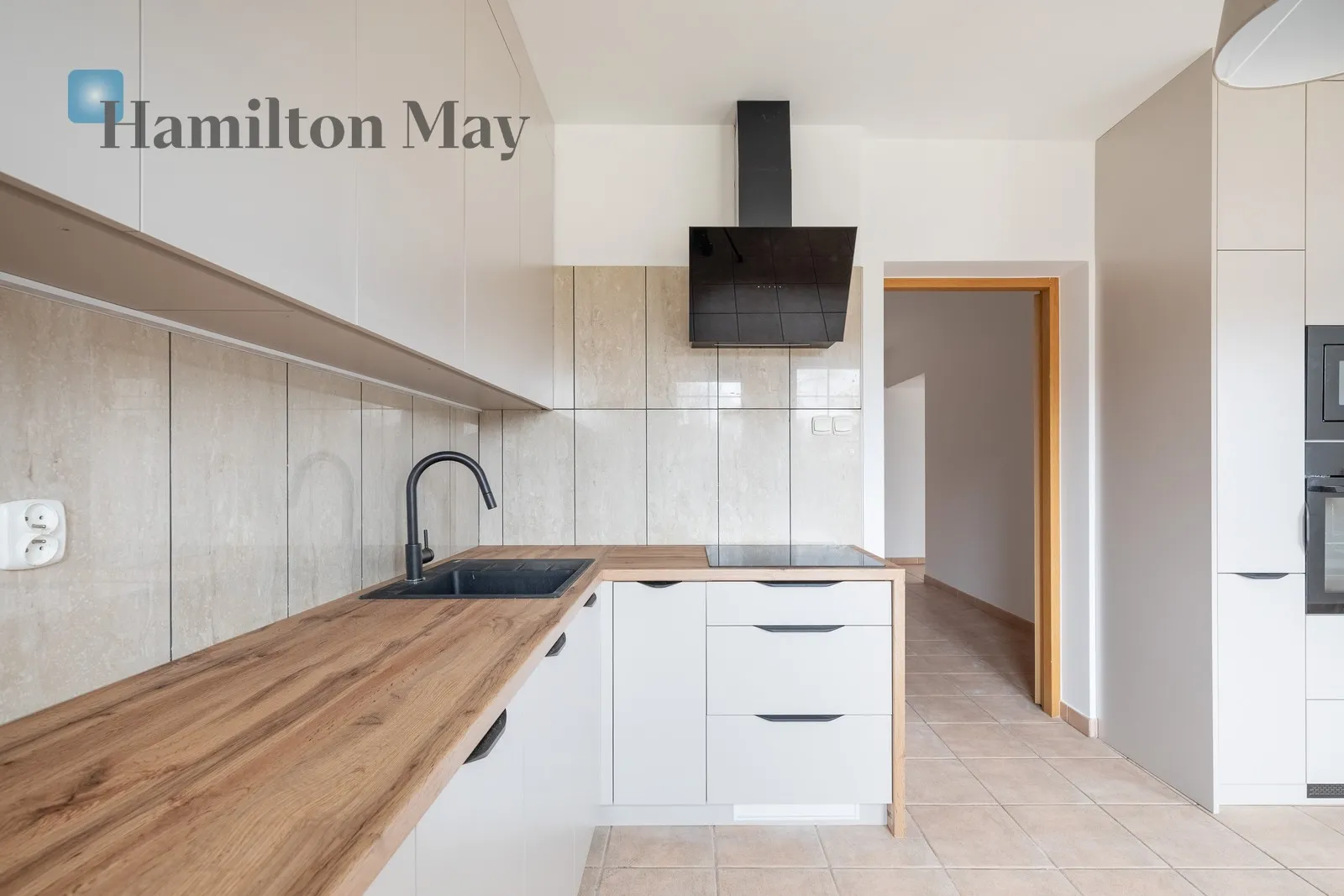 Street: Pasternik Region: Prądnik Biały Subregion: Bronowice Wielkie Distance to centre: 5.51 km Price: 8500 PLN Bedrooms: 4 Bathrooms: 2 - slider