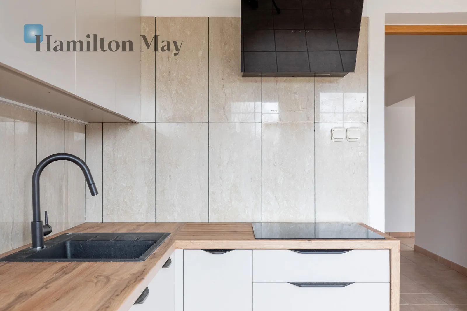 Region: Prądnik Biały Subregion: Bronowice Wielkie Distance to centre: 5.51 km Price: 8500 PLN Bedrooms: 4 Bathrooms: 2 Plot size: 1000m2 - slider