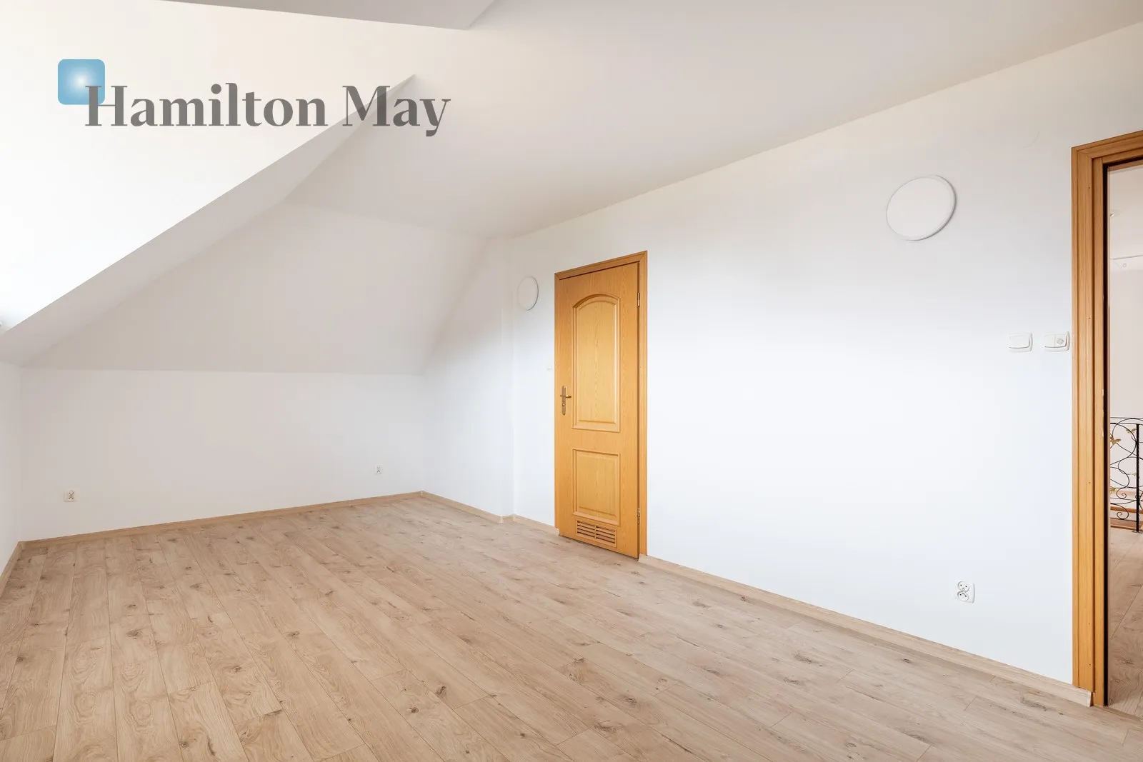 City: Kraków Street: Pasternik Region: Prądnik Biały Subregion: Bronowice Wielkie Distance to centre: 5.51 km Price: 8500 PLN - slider