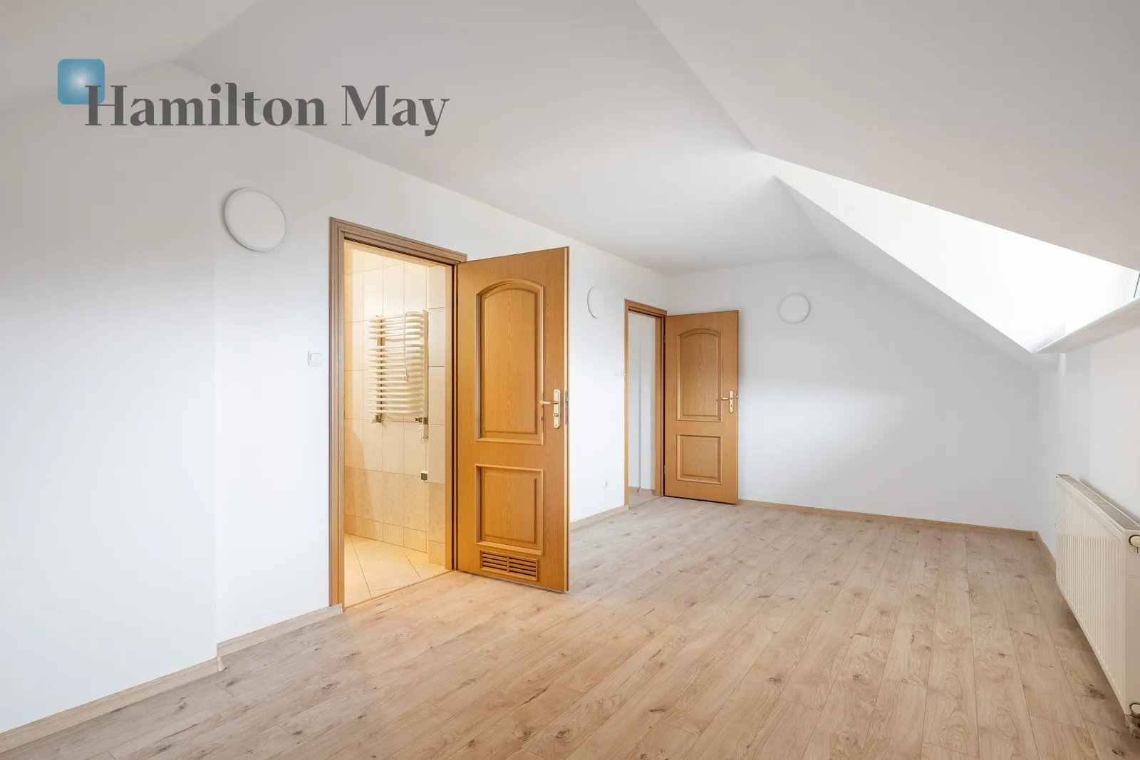 Street: Pasternik Region: Prądnik Biały Subregion: Bronowice Wielkie Distance to centre: 5.51 km Price: 8500 PLN Bedrooms: 4 - slider