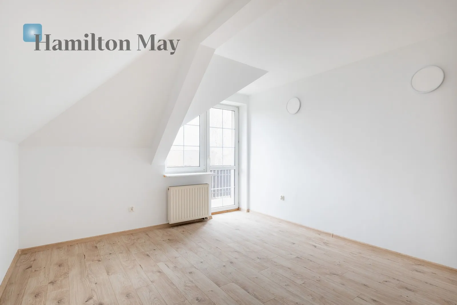 Distance to centre: 5.51 km Price: 8500 PLN Bedrooms: 4 Bathrooms: 2 Plot size: 1000m2 Price/m2: 49 PLN - slider