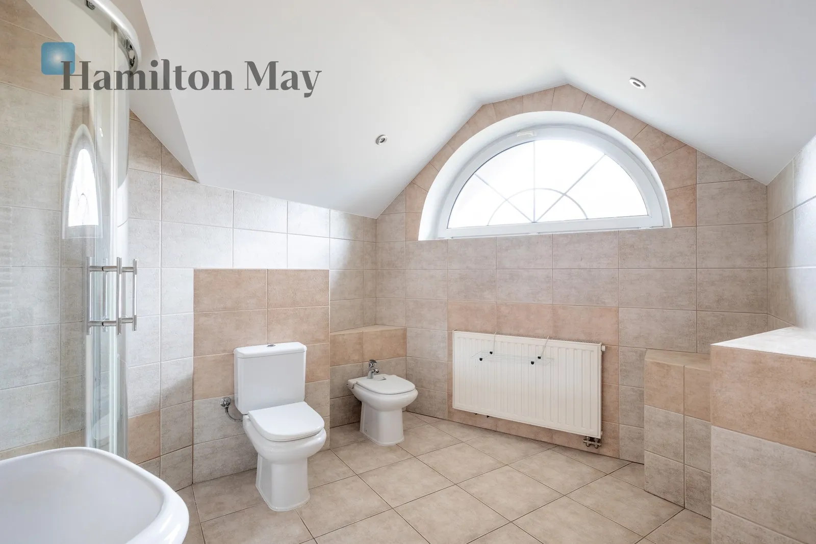 Region: Prądnik Biały Subregion: Bronowice Wielkie Distance to centre: 5.51 km Price: 8500 PLN Bedrooms: 4 - slider