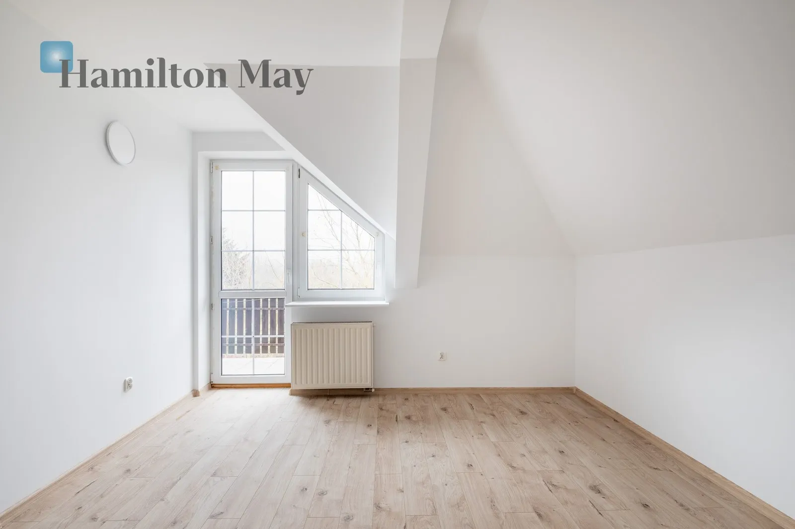 Subregion: Bronowice Wielkie Distance to centre: 5.51 km Price: 8500 PLN Bedrooms: 4 Bathrooms: 2 - slider