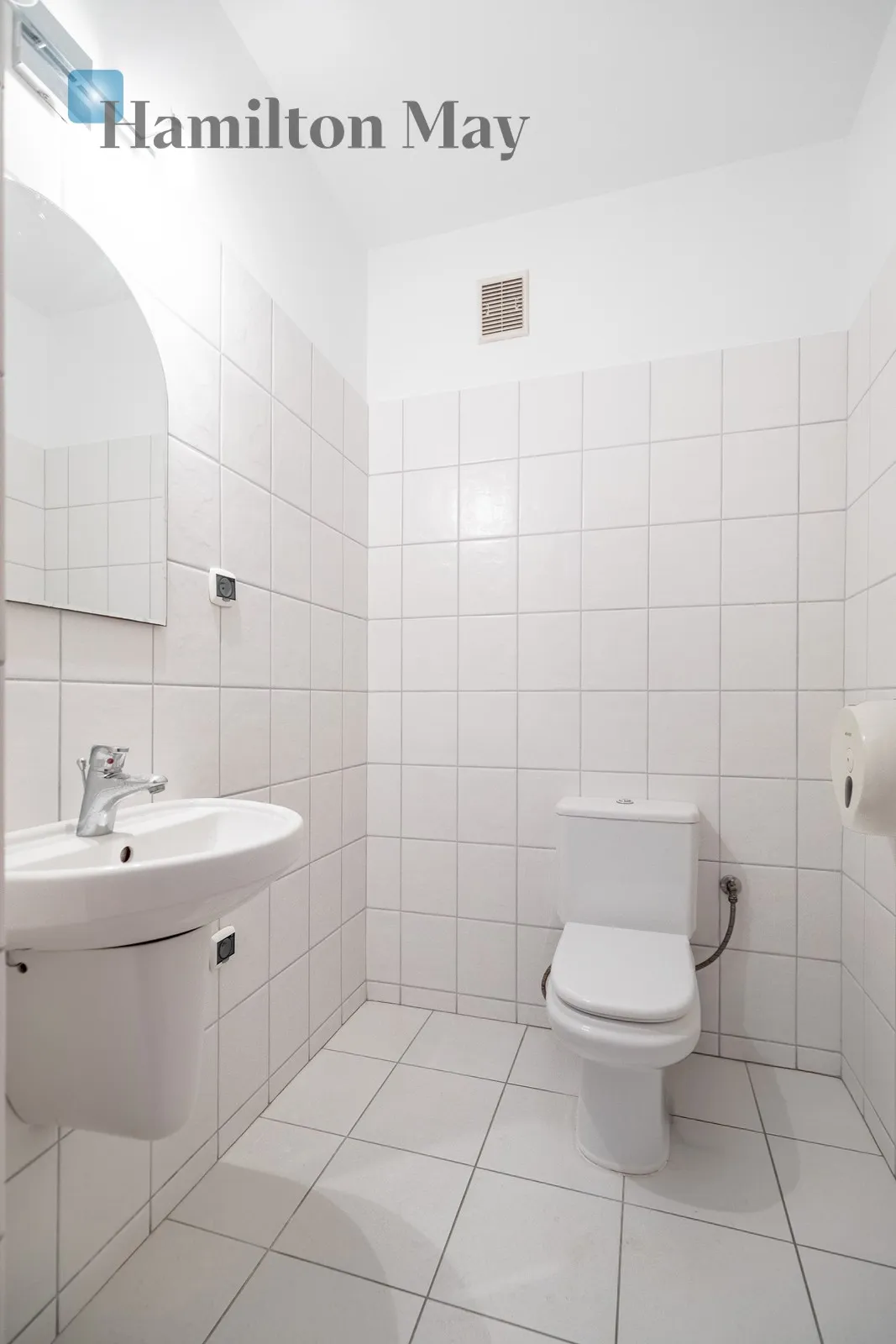 Distance to centre: 5.51 km Price: 8500 PLN Bedrooms: 4 Bathrooms: 2 - slider