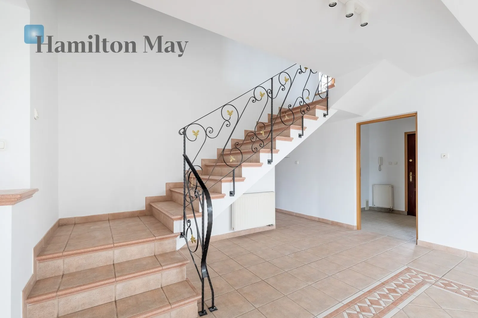 Bedrooms: 4 Bathrooms: 2 Plot size: 1000m2 Price/m2: 49 PLN - slider