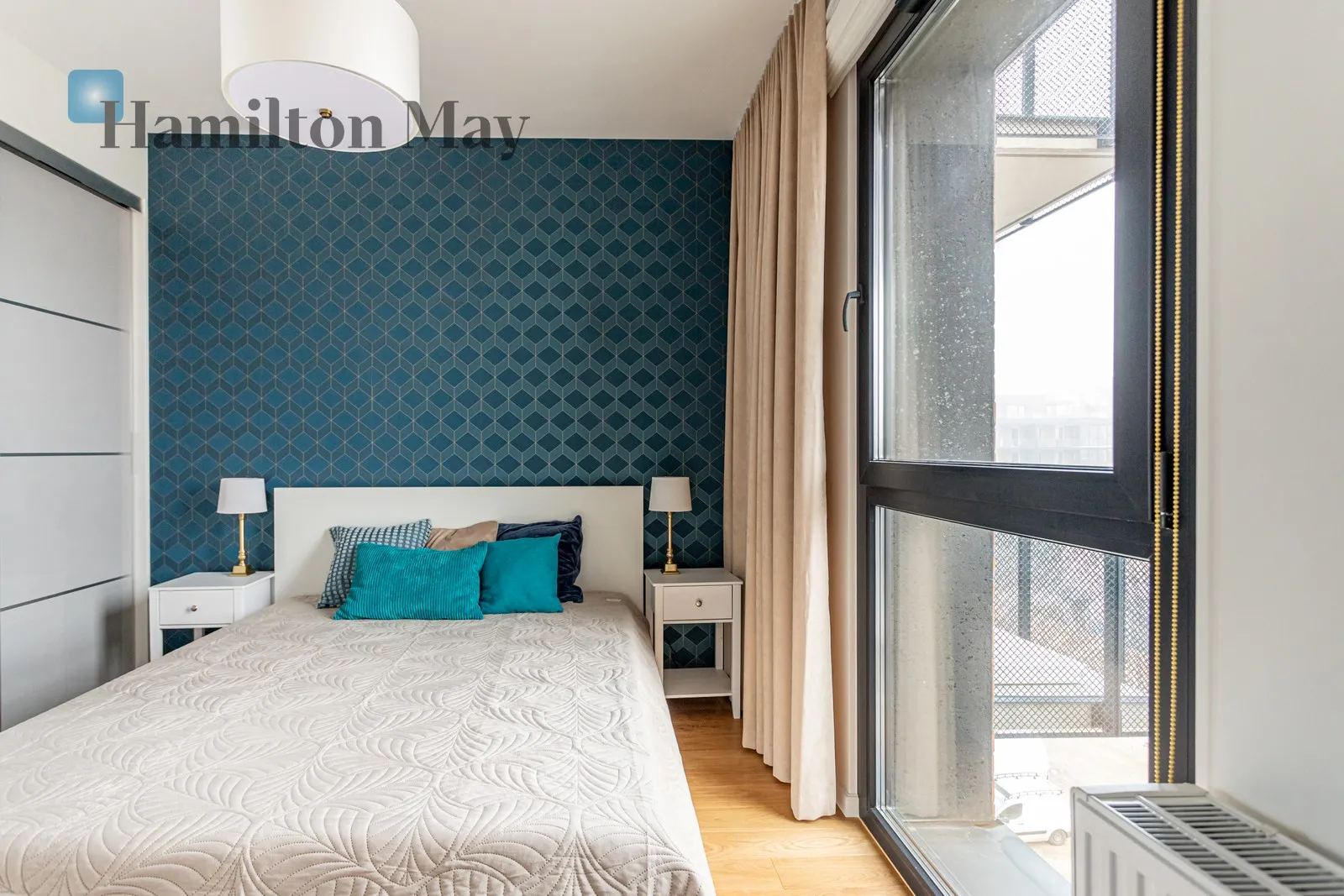 Exceptional Two Room Apartment with Balcony and AC in Soho - slider