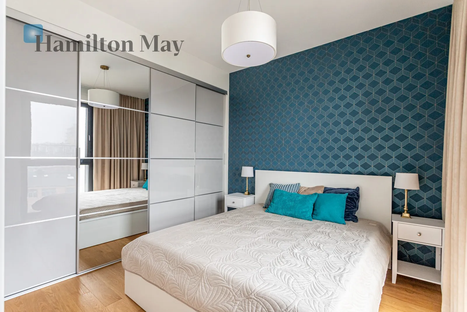 Exceptional Two Room Apartment with Balcony and AC in Soho - slider