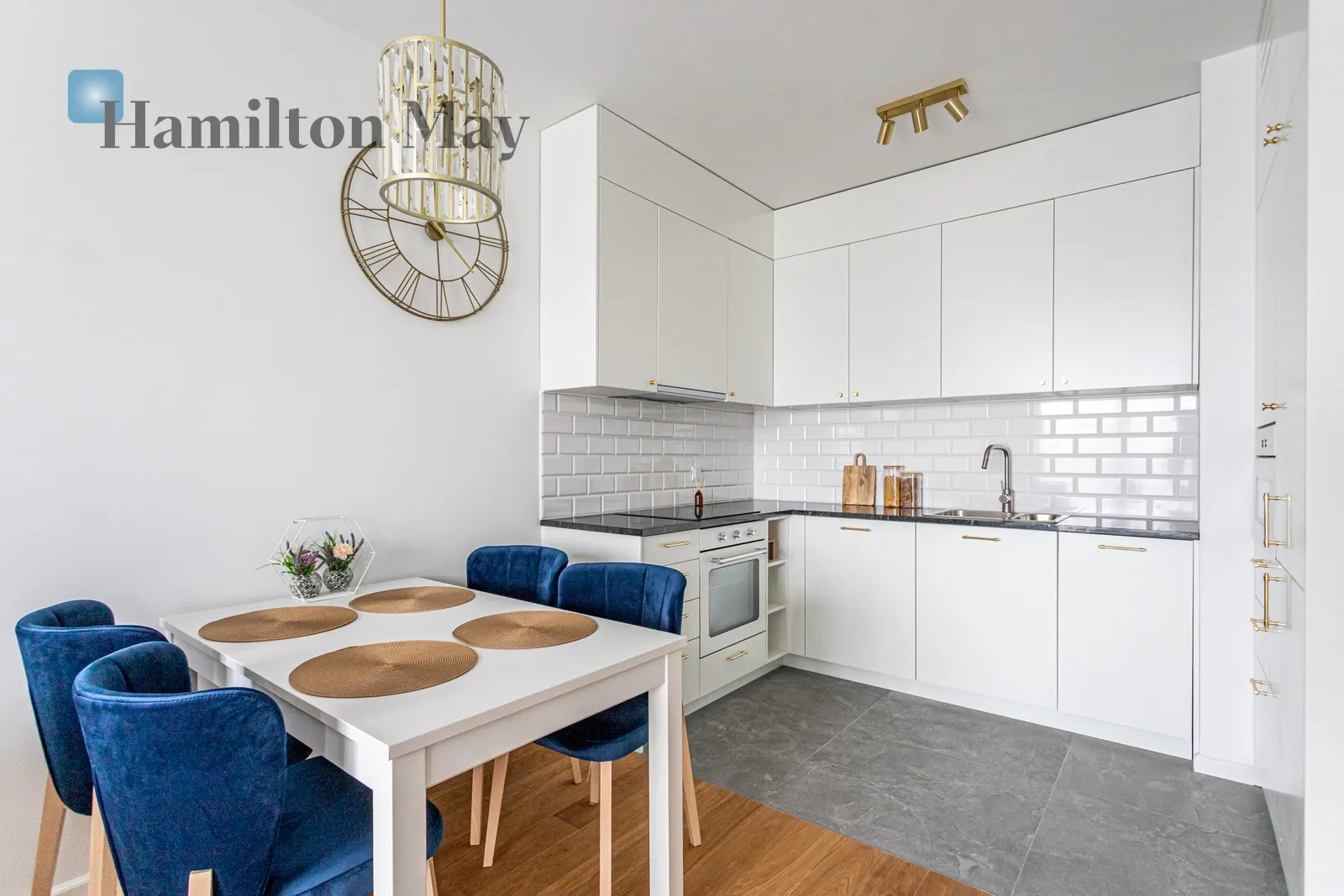 Exceptional Two Room Apartment with Balcony and AC in Soho - slider