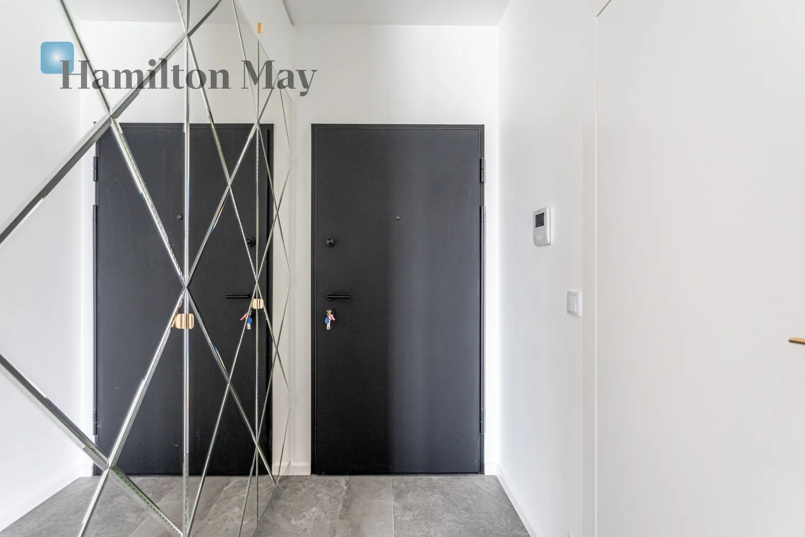 Exceptional Two Room Apartment with Balcony and AC in Soho - slider