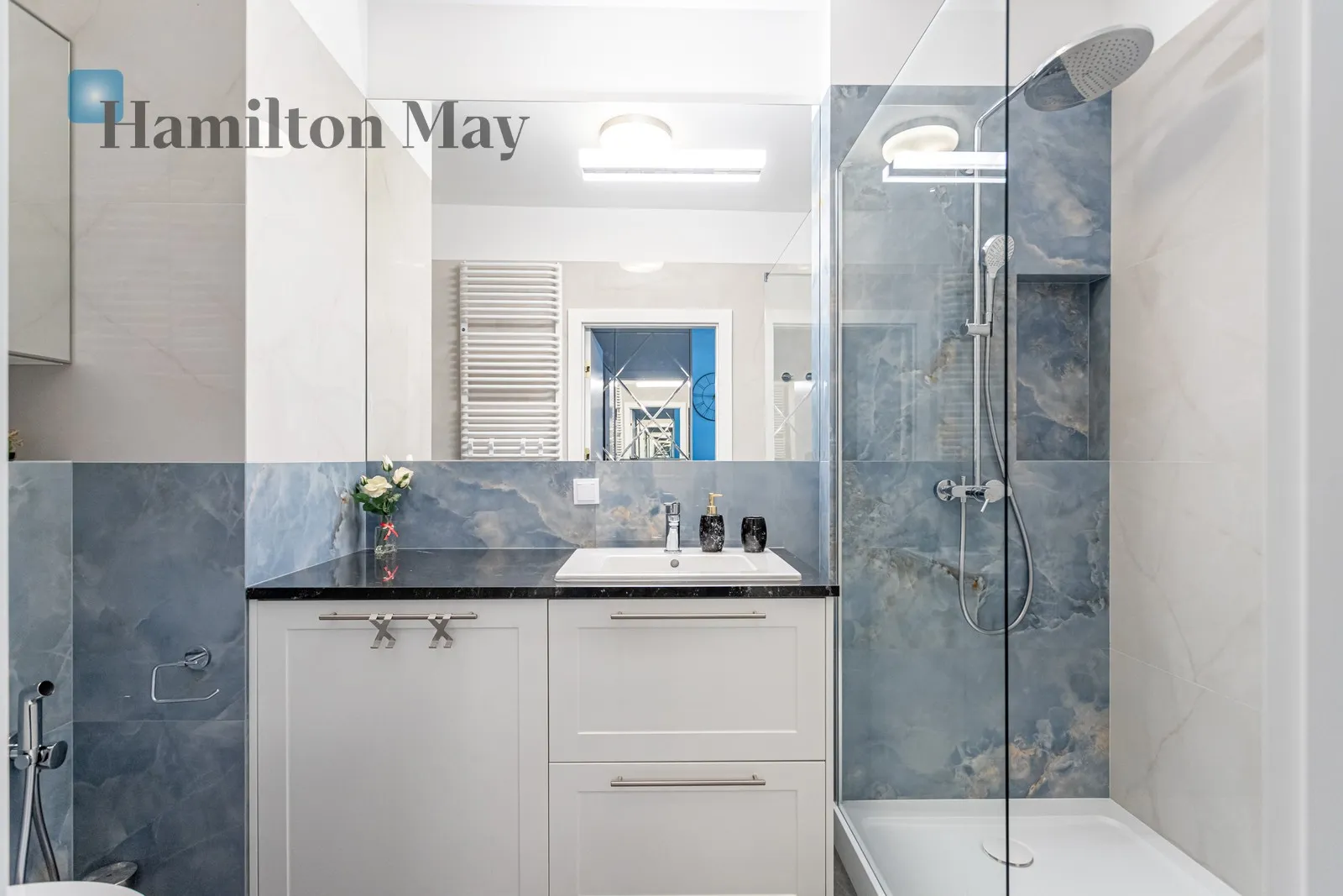 Exceptional Two Room Apartment with Balcony and AC in Soho - slider