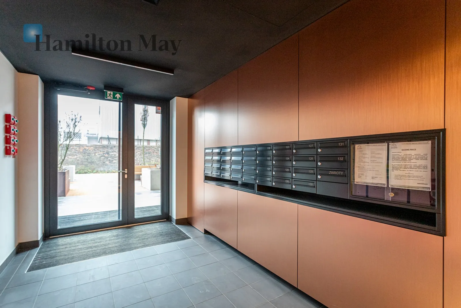 Exceptional Two Room Apartment with Balcony and AC in Soho - slider