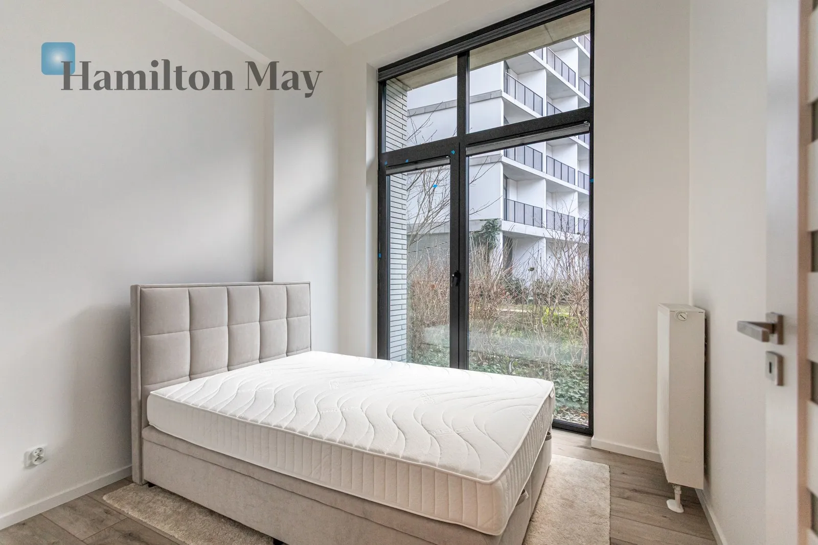 Subregion: Czyste Distance to centre: 1.85 km Price: 4400 PLN Bedrooms: 1 Bathrooms: 1 Size: 40m2 Price/m2: 110 PLN - slider