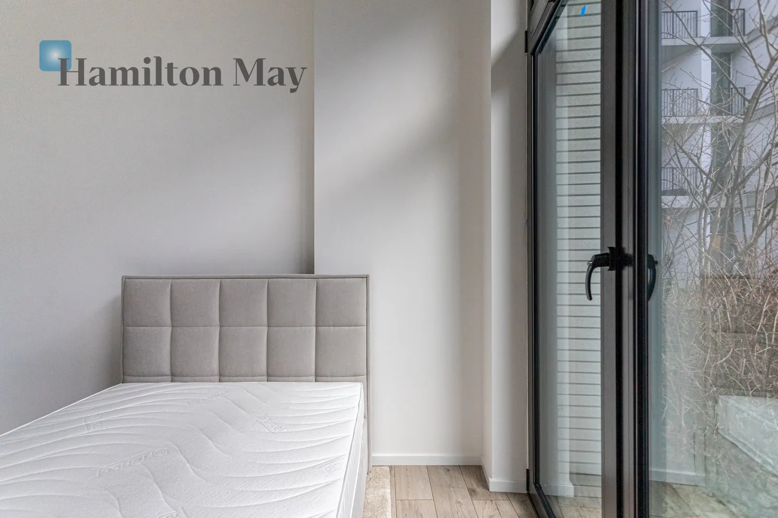 Street: Krochmalna Region: Wola Subregion: Czyste Distance to centre: 1.85 km Price: 4400 PLN Bedrooms: 1 - slider