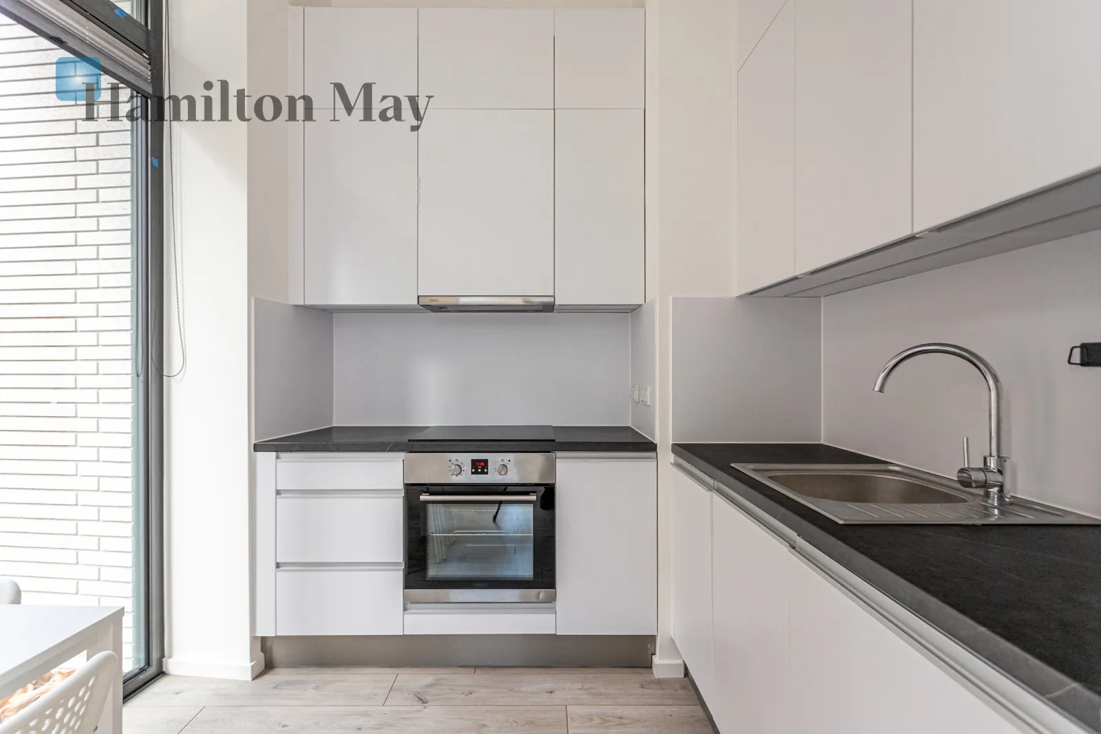 Region: Wola Subregion: Czyste Distance to centre: 1.85 km Price: 4400 PLN Bedrooms: 1 Bathrooms: 1 Size: 40m2 Price/m2: 110 PLN - slider