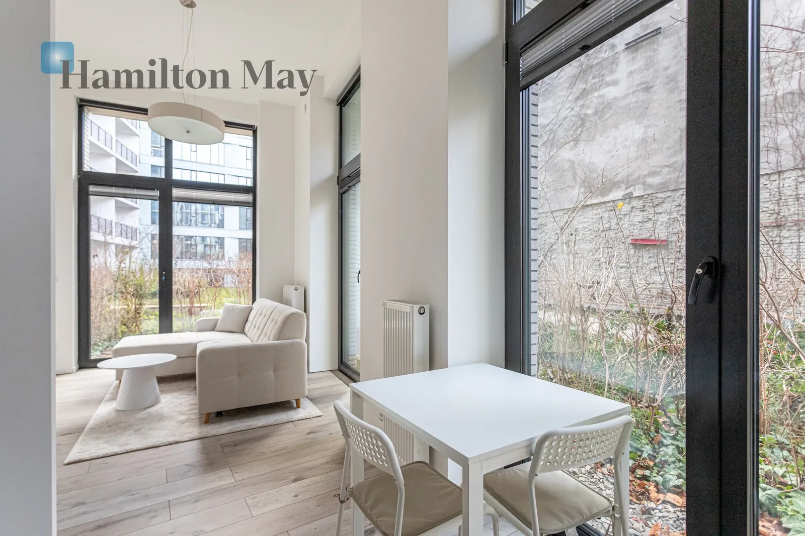 City: Warszawa Street: Krochmalna Region: Wola Subregion: Czyste Distance to centre: 1.85 km Price: 4400 PLN Bedrooms: 1 - slider