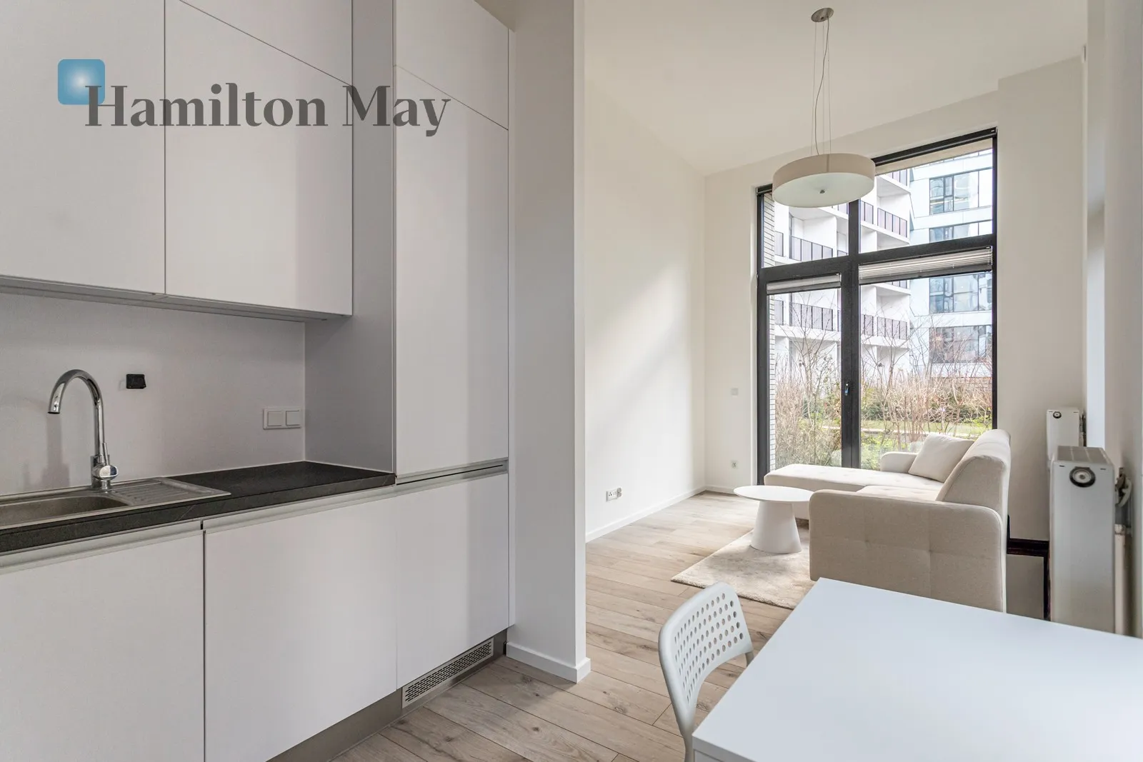 Street: Krochmalna Region: Wola Subregion: Czyste Distance to centre: 1.85 km Price: 4400 PLN Bedrooms: 1 Bathrooms: 1 - slider