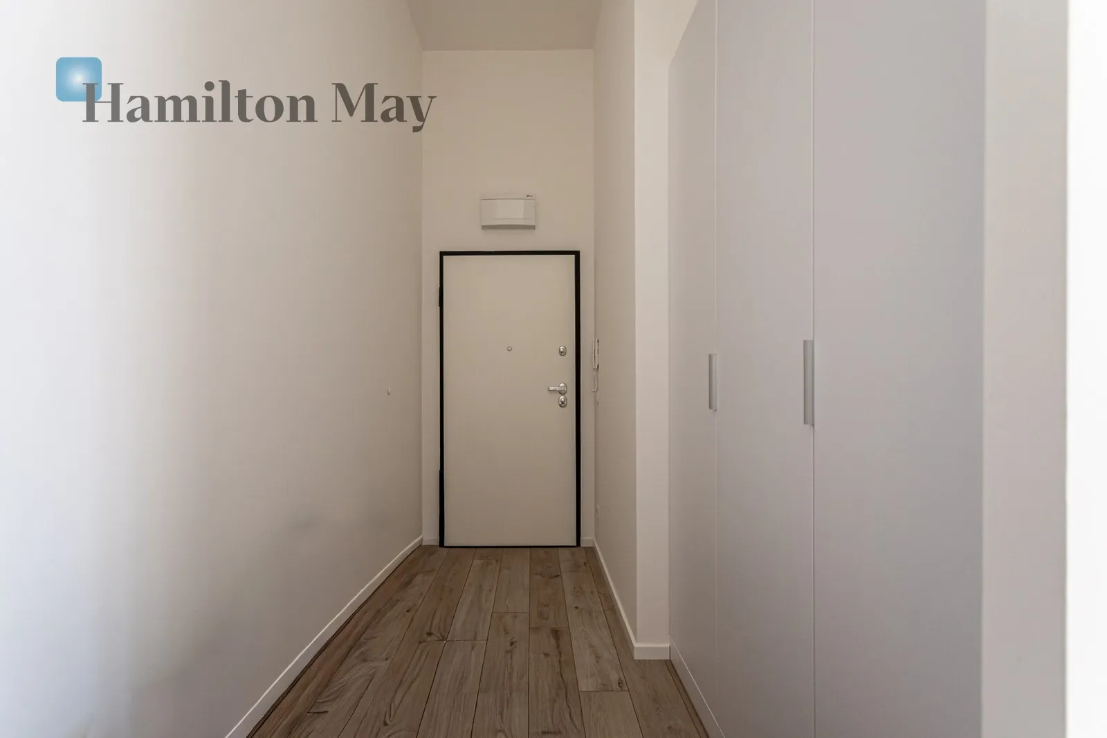 Distance to centre: 1.85 km Price: 4400 PLN Bedrooms: 1 Bathrooms: 1 Size: 40m2 Price/m2: 110 PLN - slider