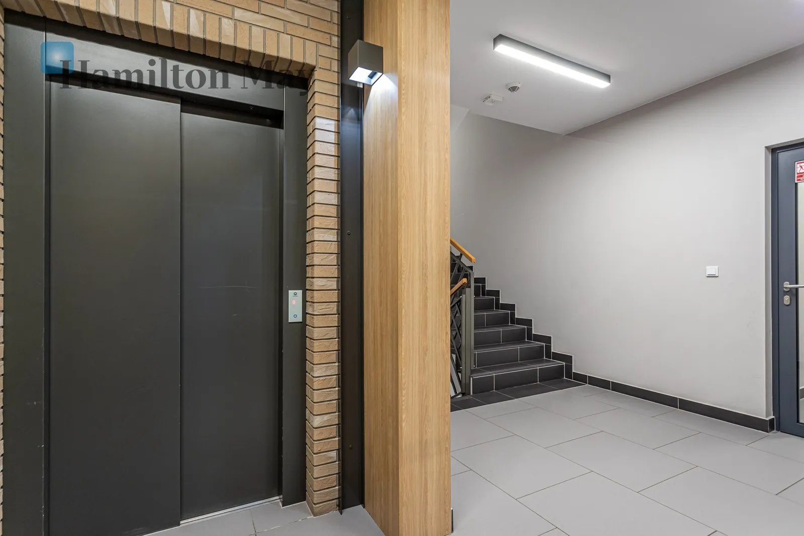 Nowoczesne dwupokojowe mieszkanie w stylu loft z balkonem na Włochach - slider