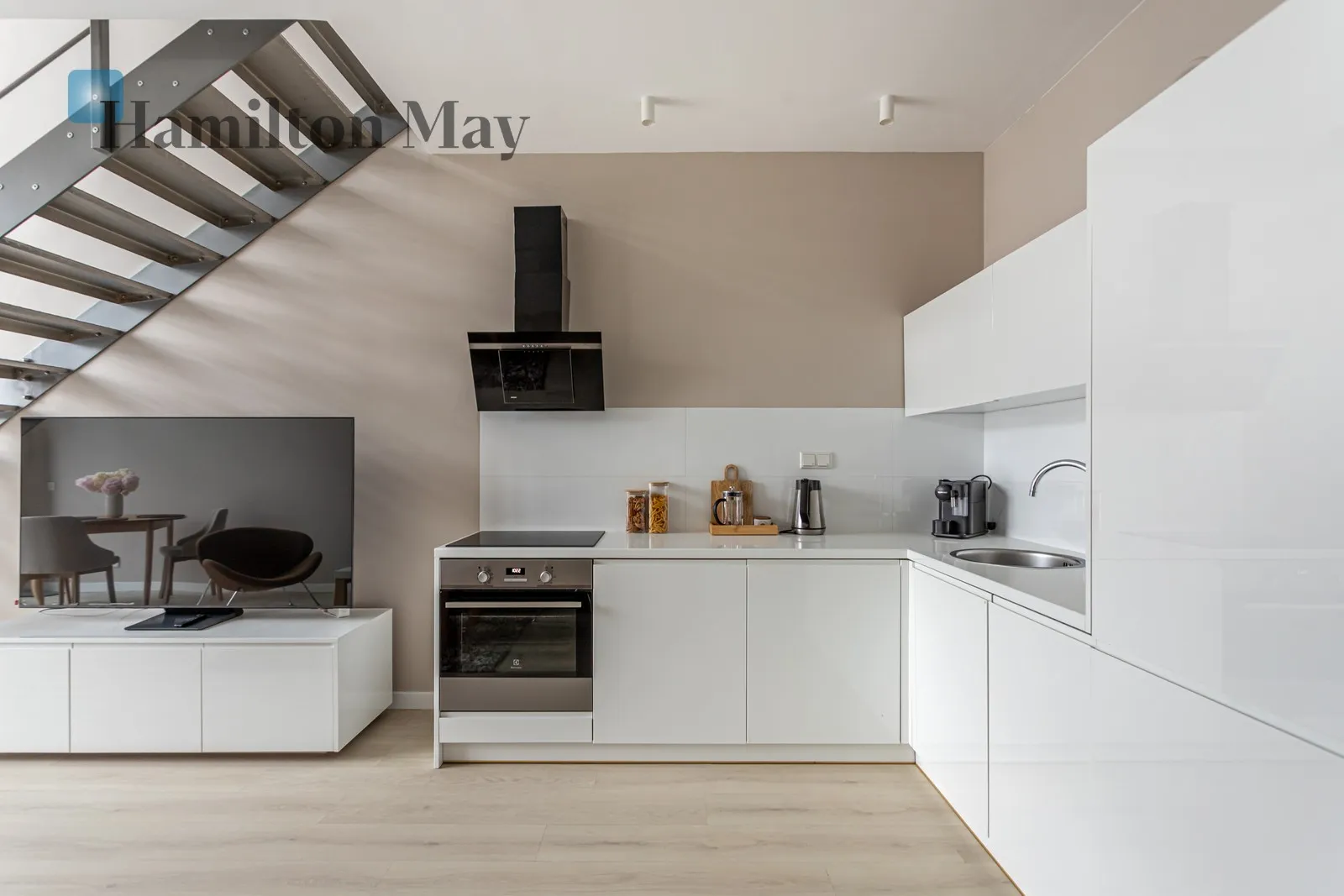 Dwupoziomowy apartament 79 m² w Qbik przy Woronicza, Balkon, 7 piętro

 - slider