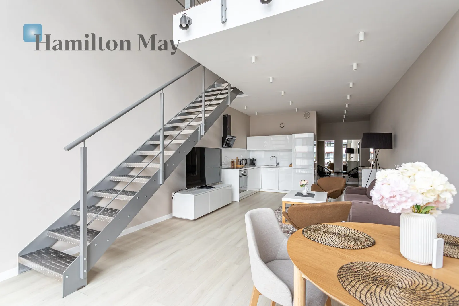 Dwupoziomowy apartament 79 m² w Qbik przy Woronicza, Balkon, 7 piętro

 - slider