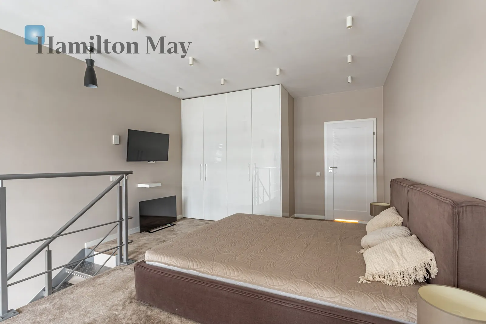 Dwupoziomowy apartament 79 m² w Qbik przy Woronicza, Balkon, 7 piętro

 - slider