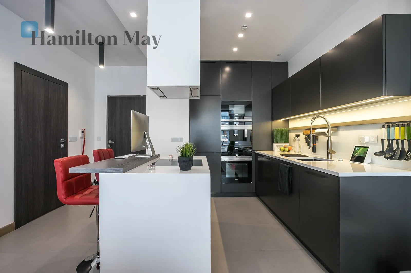 Luksusowe mieszkanie w pobliżu zagłębia biur na warszawskim Służewcu - slider