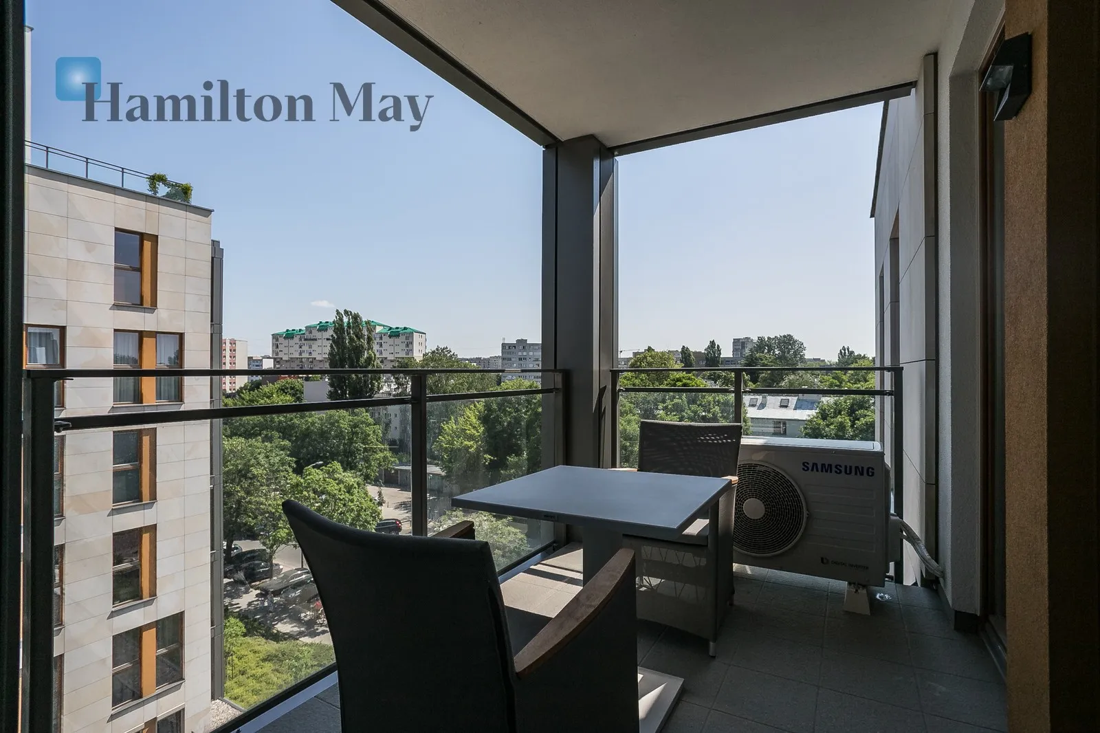 Luksusowe mieszkanie w pobliżu zagłębia biur na warszawskim Służewcu - slider