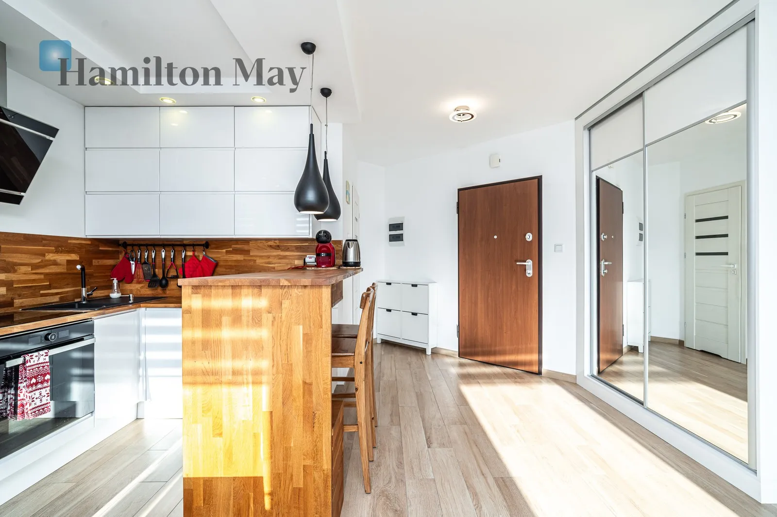 Na wynajem słoneczne mieszkanie z balkonem i garażem - slider