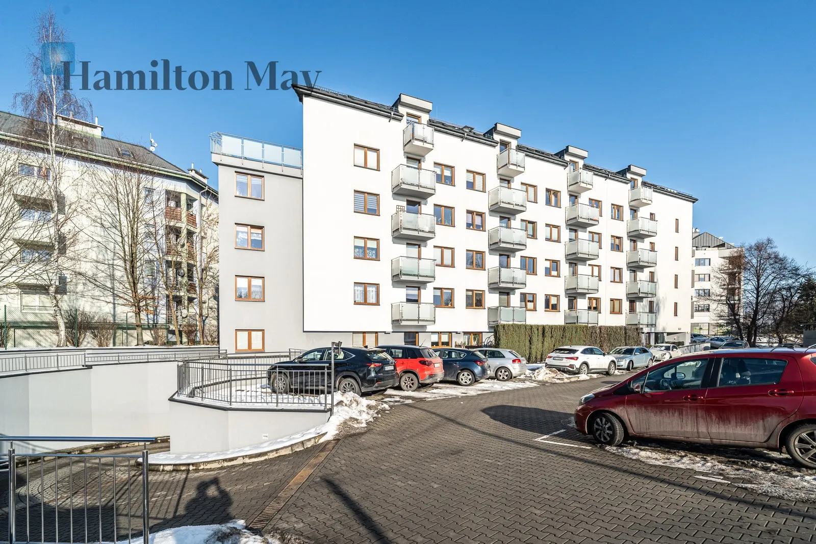 Na wynajem słoneczne mieszkanie z balkonem i garażem - slider