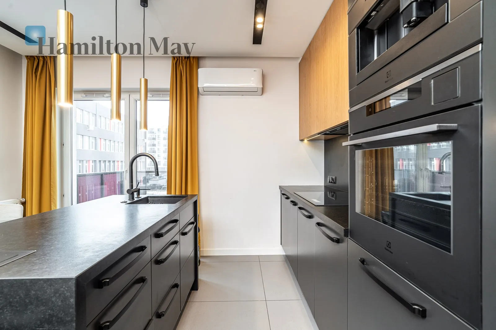 Street: Adama Vetulaniego Region: Prądnik Biały Distance to centre: 3.92 km Level: 4 Price: 3800 PLN Bedrooms: 3 Bathrooms: 1 Size: 52m2 Price/m2: 73 PLN - slider