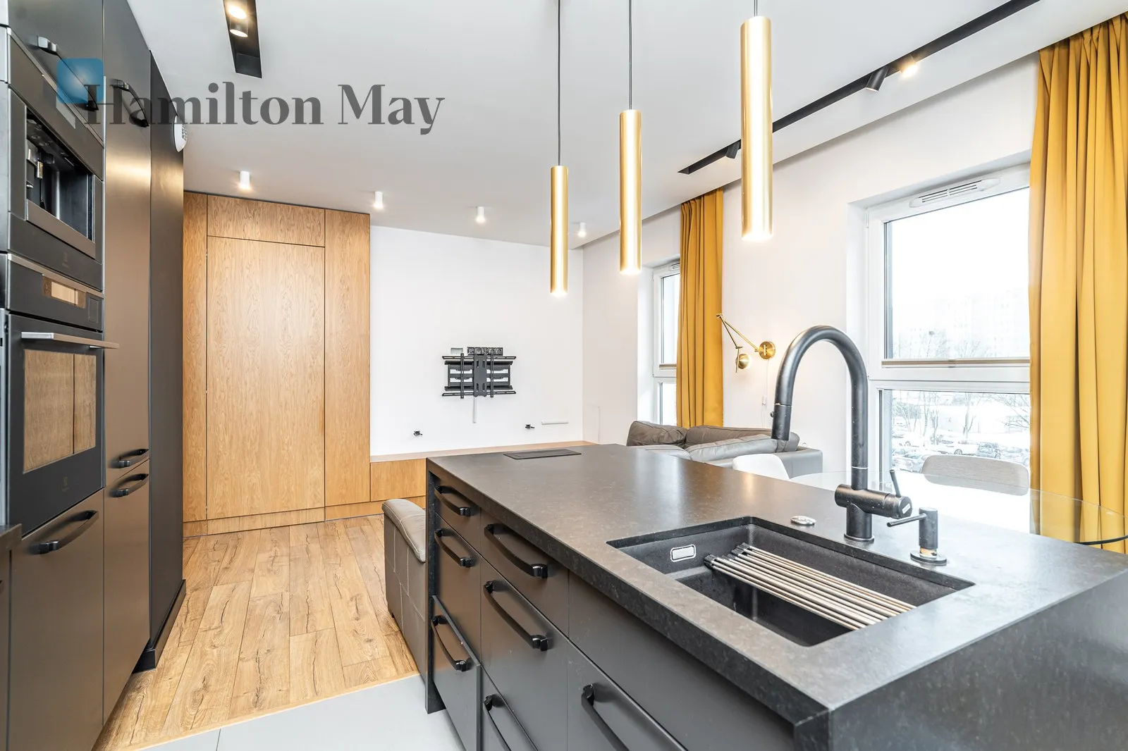 City: Kraków Street: Adama Vetulaniego Region: Prądnik Biały Distance to centre: 3.92 km Level: 4 Price: 3800 PLN Bedrooms: 3 Bathrooms: 1 - slider