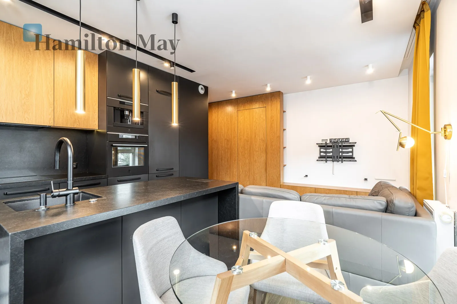 Street: Adama Vetulaniego Region: Prądnik Biały Distance to centre: 3.92 km Level: 4 Price: 3800 PLN Bedrooms: 3 Bathrooms: 1 Size: 52m2 - slider