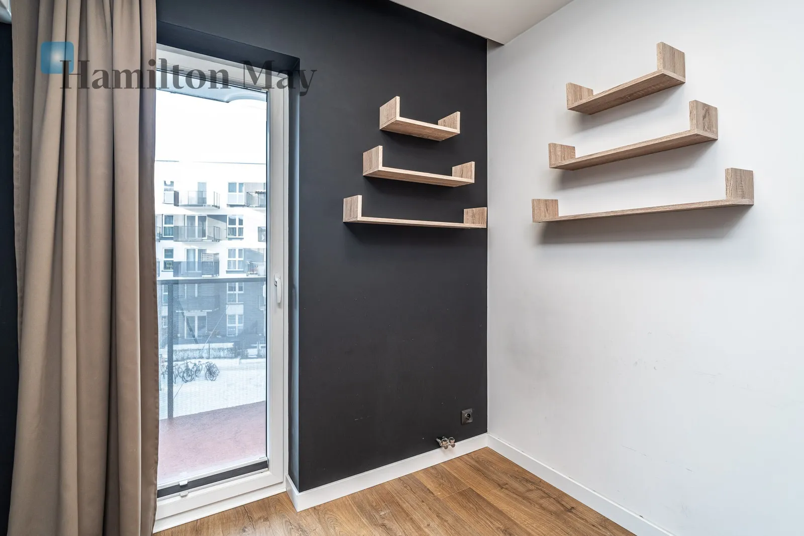 Street: Adama Vetulaniego Region: Prądnik Biały Distance to centre: 3.92 km Level: 4 Price: 3800 PLN Bedrooms: 3 Bathrooms: 1 - slider