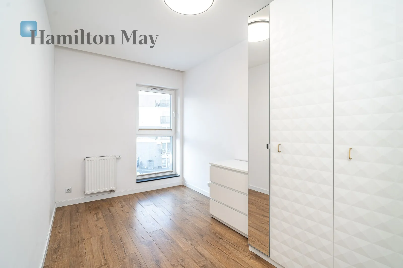 Street: Adama Vetulaniego Region: Prądnik Biały Distance to centre: 3.92 km Level: 4 Price: 3800 PLN Bedrooms: 3 - slider